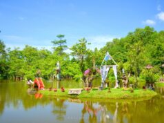 danau buatan di dalam taman bougenvile