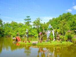 danau buatan di dalam taman bougenvile