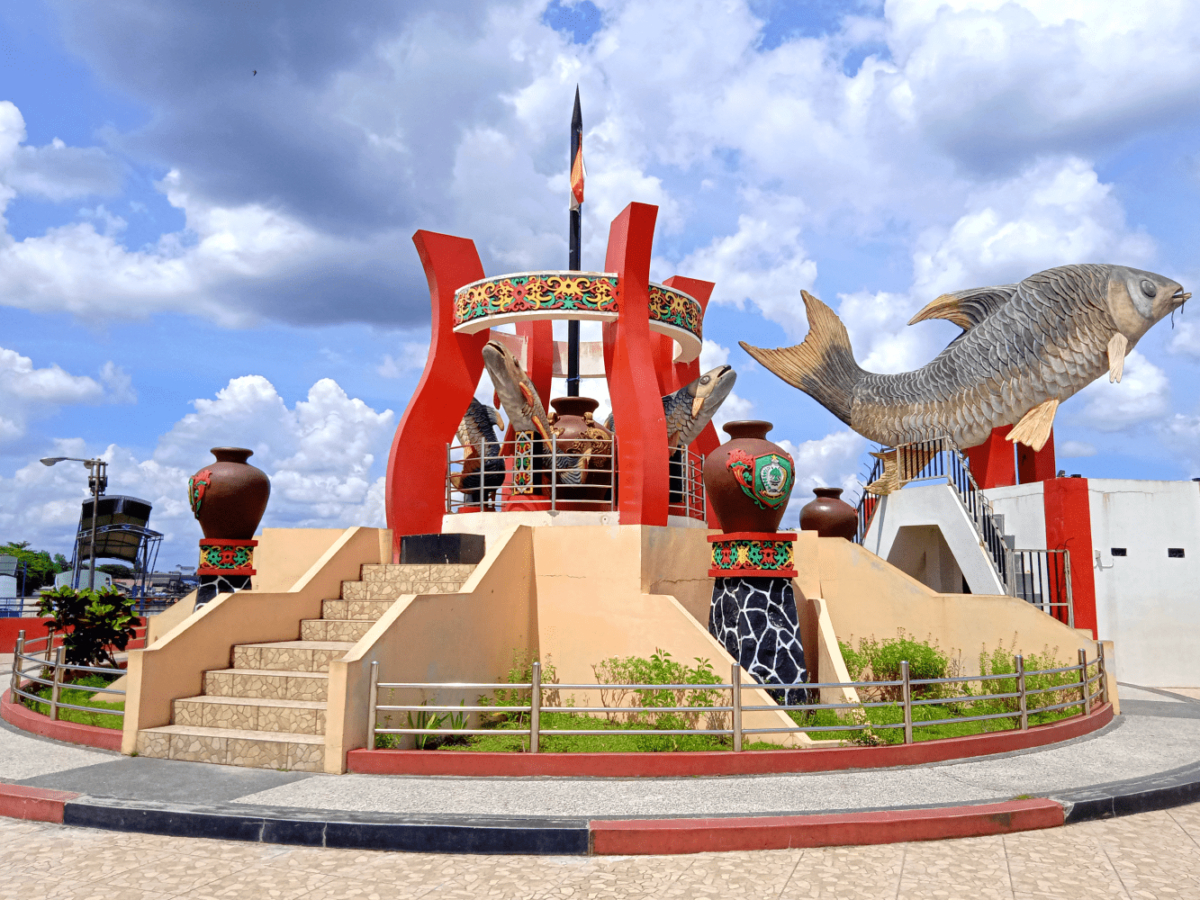monumen ikan jelawat