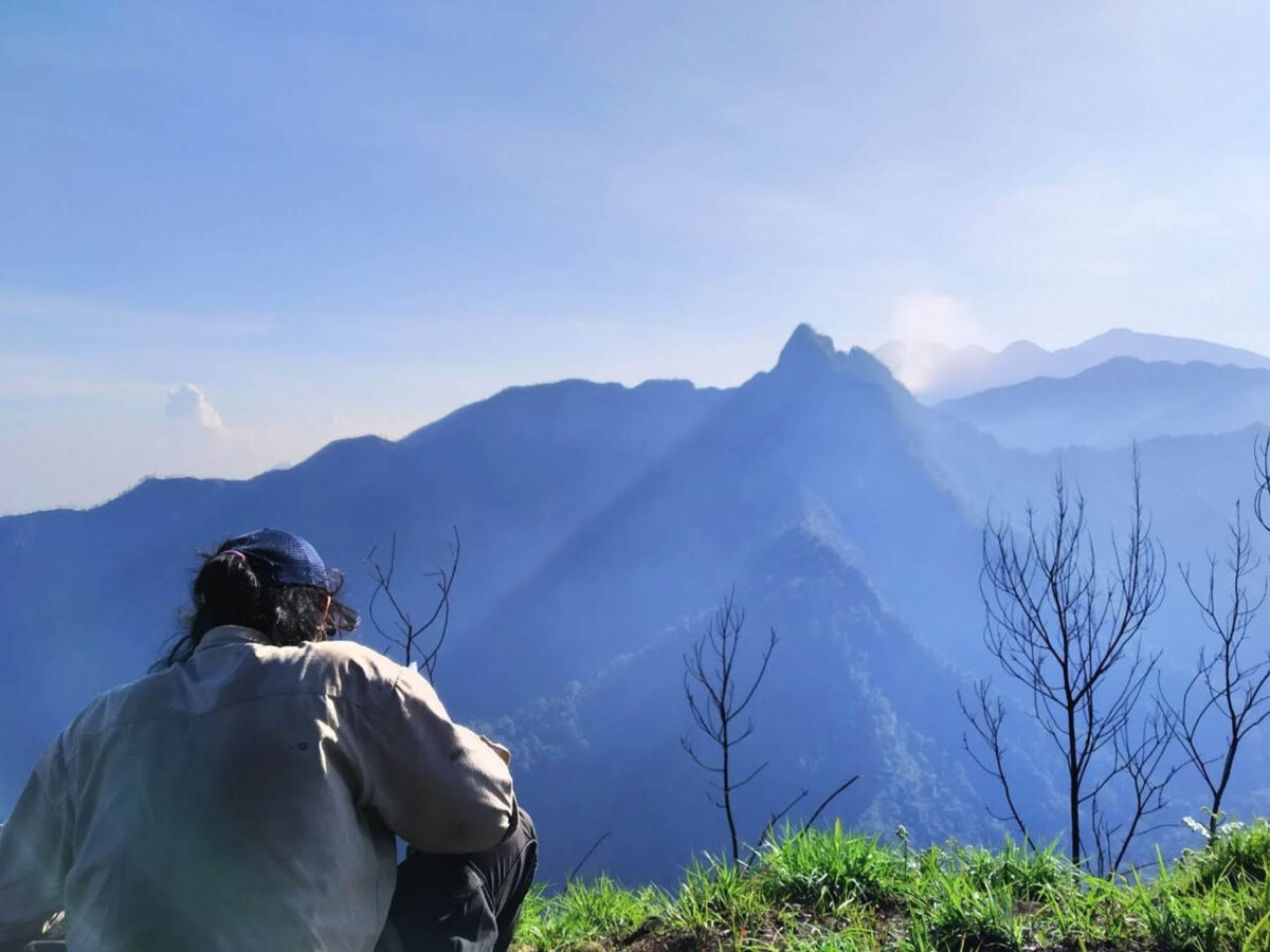 Mendaki gunung ke puncak