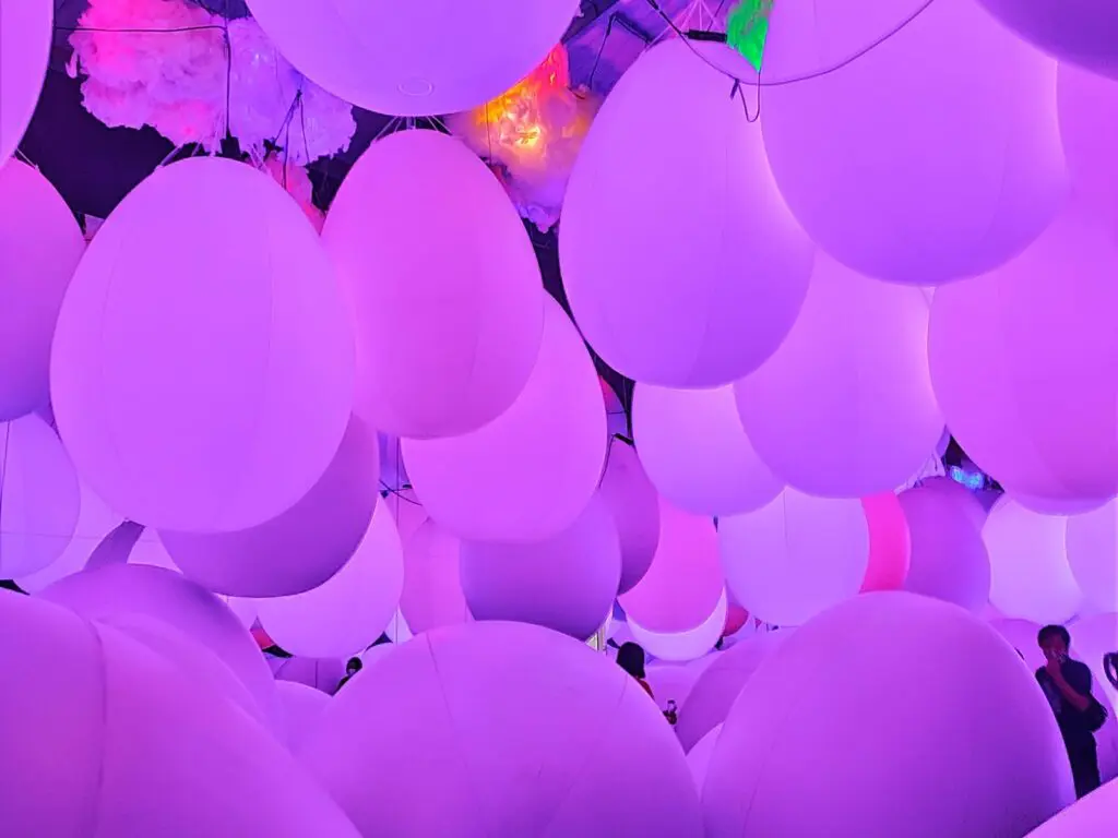 cantiknya bola-bola cahaya di Ball Room