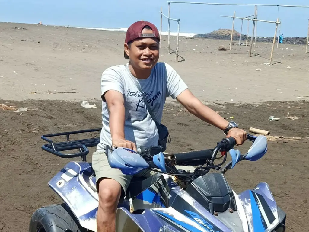 Bermain Motor ATV di Pantai Sodong - Fathur Rohman