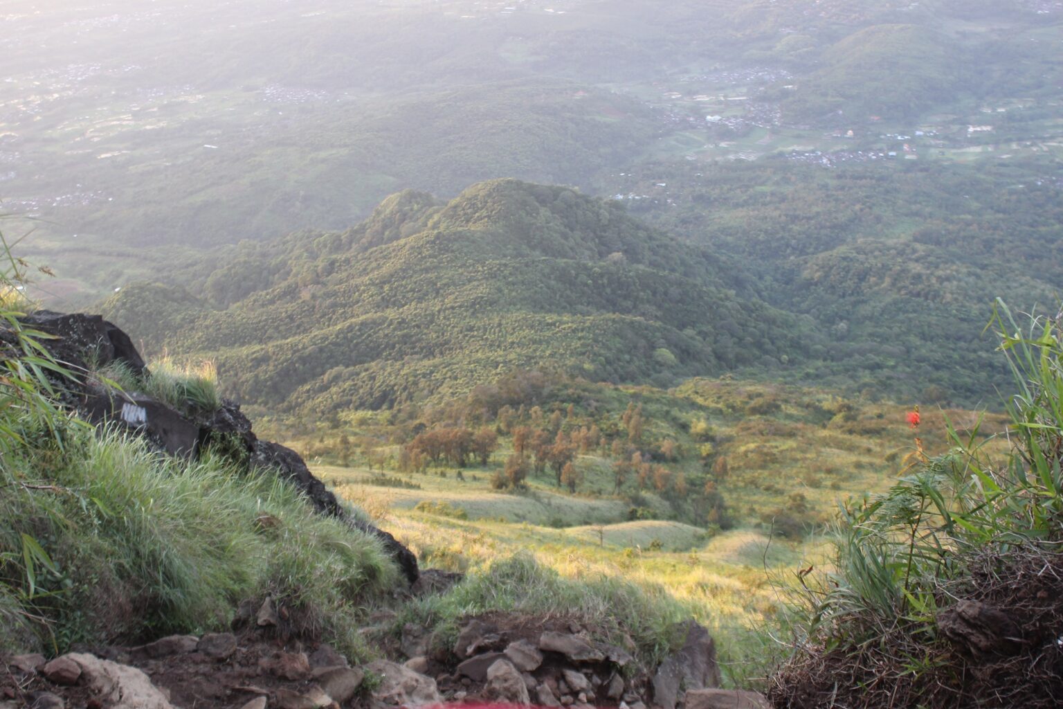 GUNUNG PENANGGUNGAN: Tiket & Info Pendakian - Desember 2024