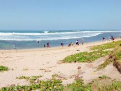 area tepi pantai berpasir putih di sayang heulang