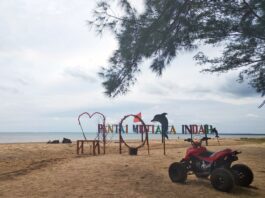 Suasana sekitar pantai mutiara indah