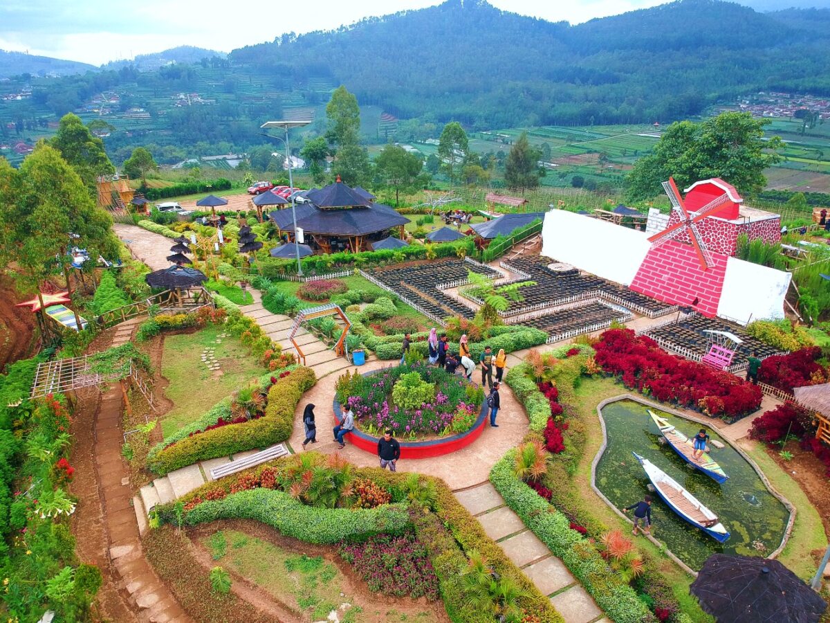 area taman bunga yang ada di bukit nirwana