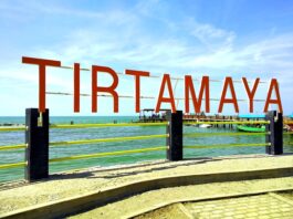 dermaga tepi laut pantai tirtamaya indramayu