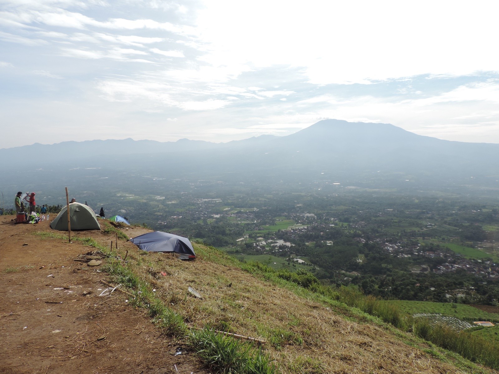 Tempat wisata di Bogor yang memiliki panorama spektakuler salah satunya Bukit Alesano