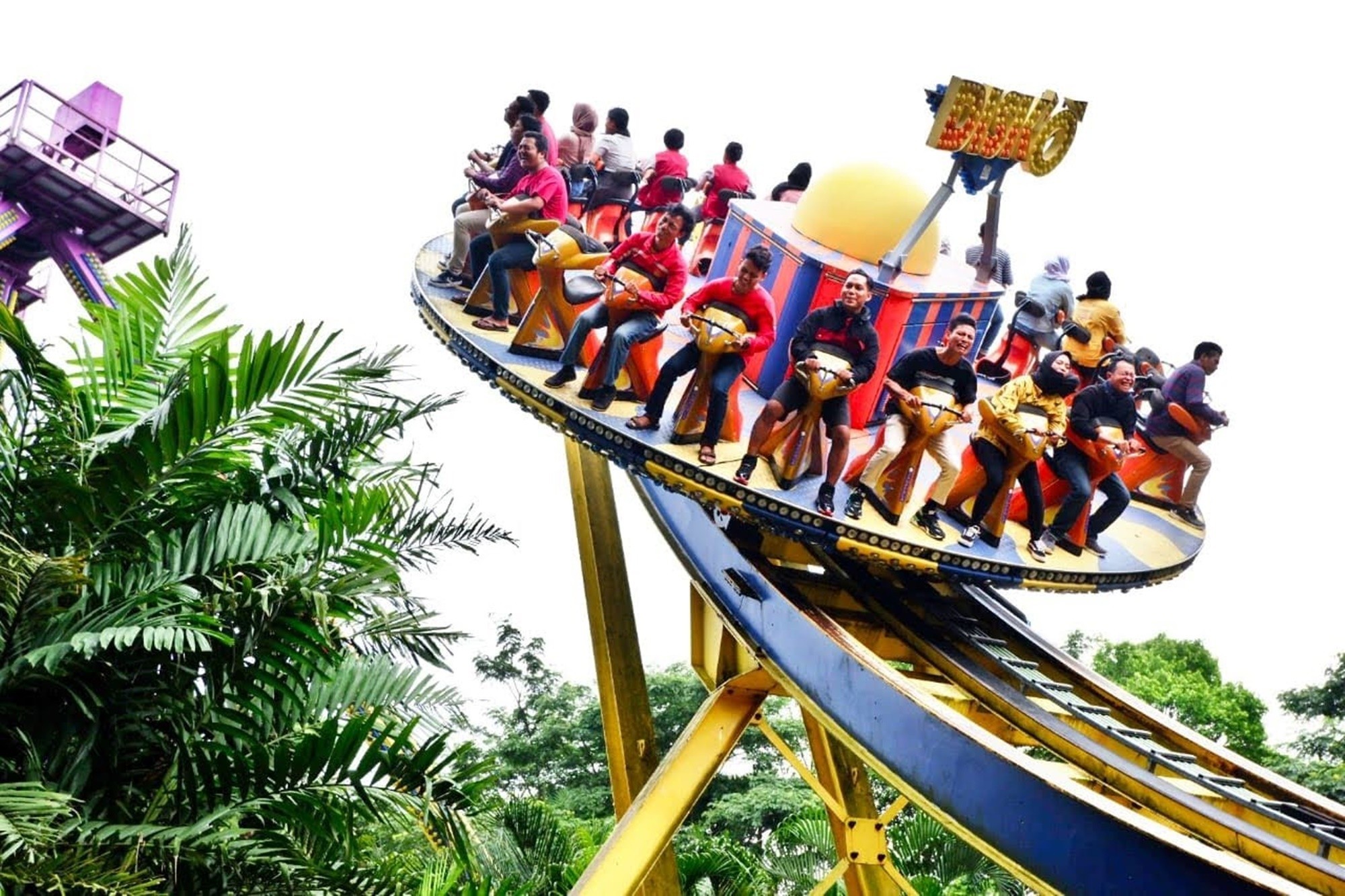 Wahana Disk-O di JungleLand Adventure Theme Park