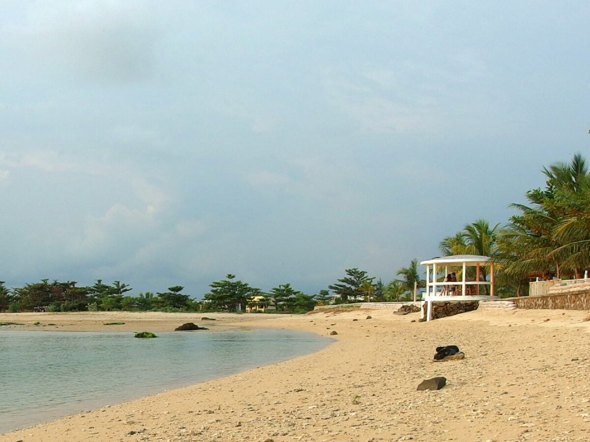 area tepi pantai ujung genteng