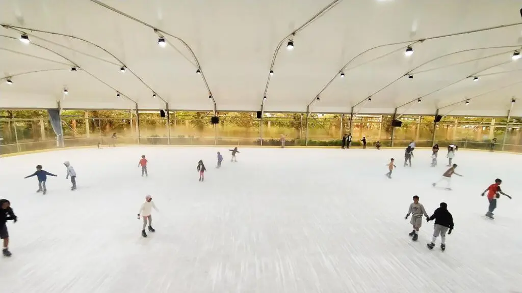 Garden Ice Rink arena bermain ice skating