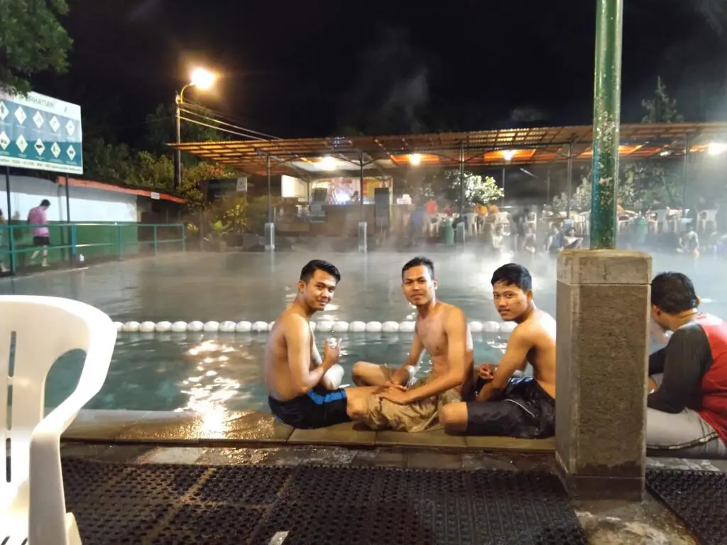Ciater tempat wisata di Bandung yang menyediakan kolam pemandian air panas