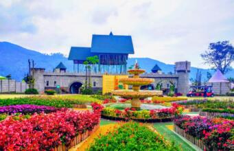 Taman bunga dan istana yang manis