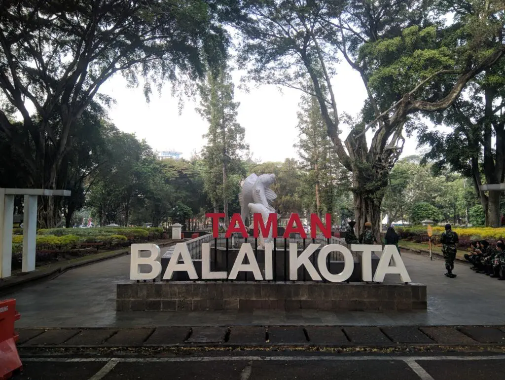 Tempat wisata di Bandung yang murah datang saja ke Taman Balai Kota