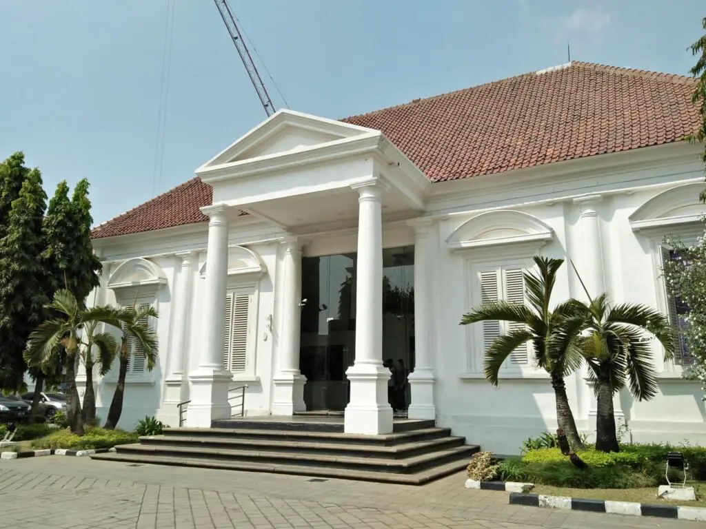Galeri Nasional tempat wisata di Jakarta memiliki berbagai koleksi seni & budaya