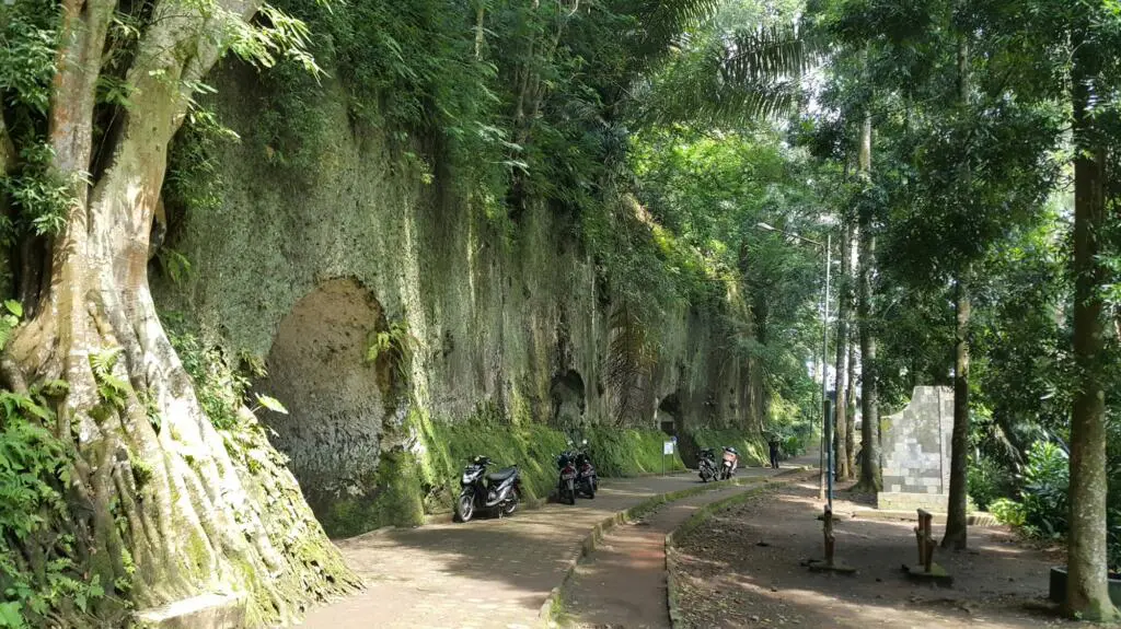 Taman Hutan Raya Djuanda tempat wisata di Bandung dengan kesegaran area hutan kota
