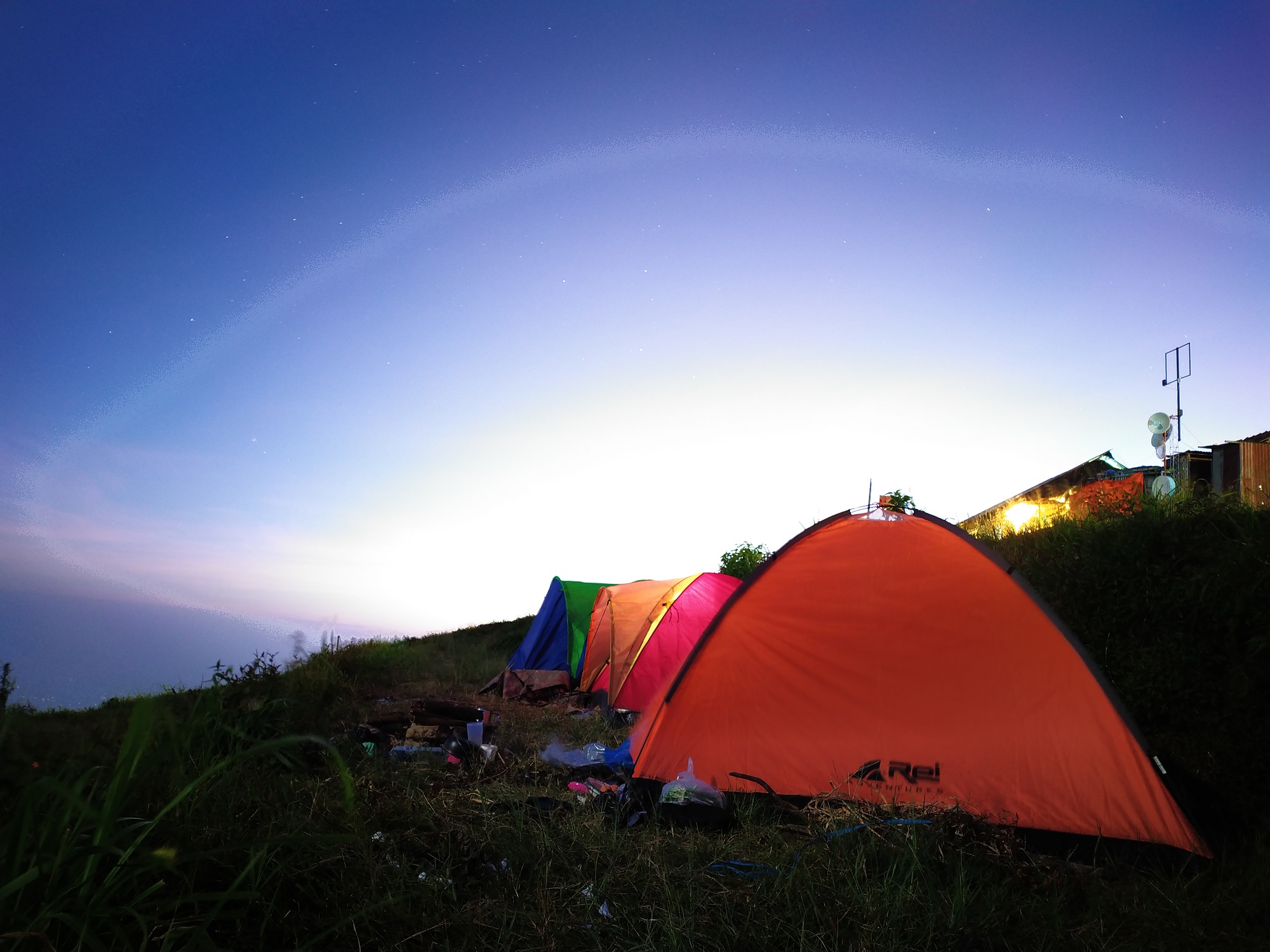 Tenda para Wisatawan yang Berkemah di Bukit Paralayang