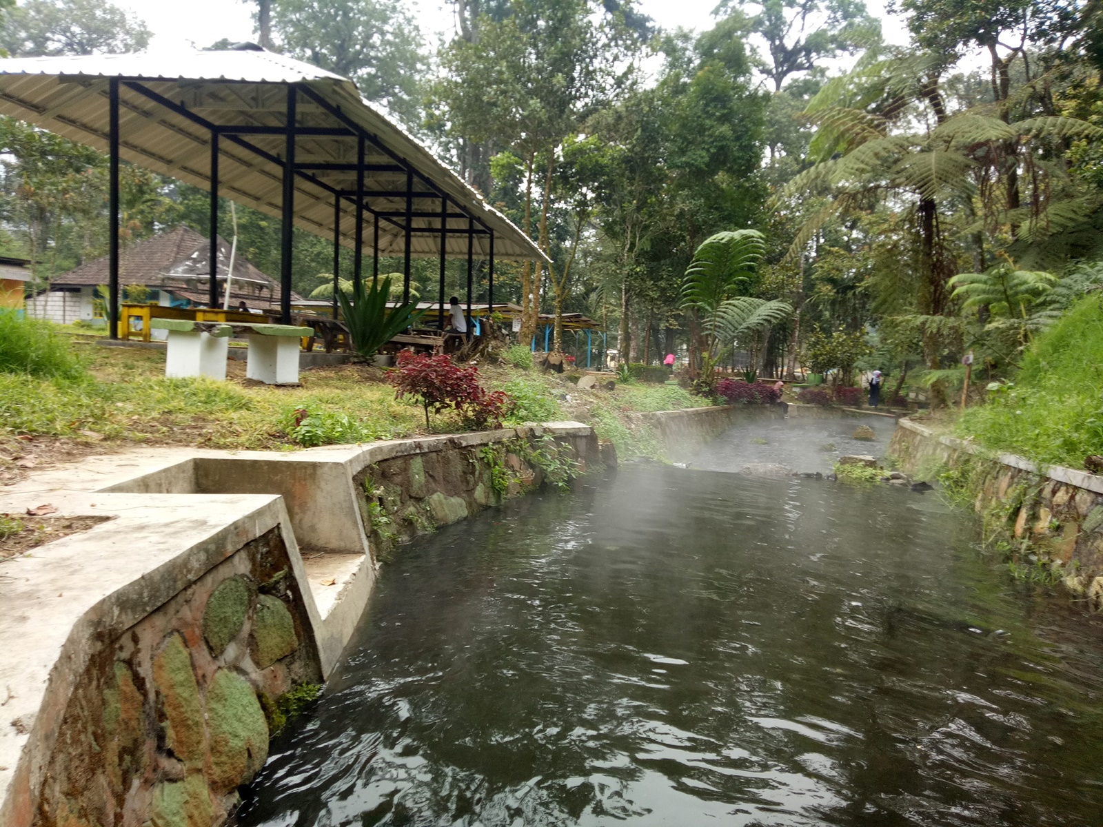Air Panas Cangar tempat wisata di Malang yang memiliki kolam air panas