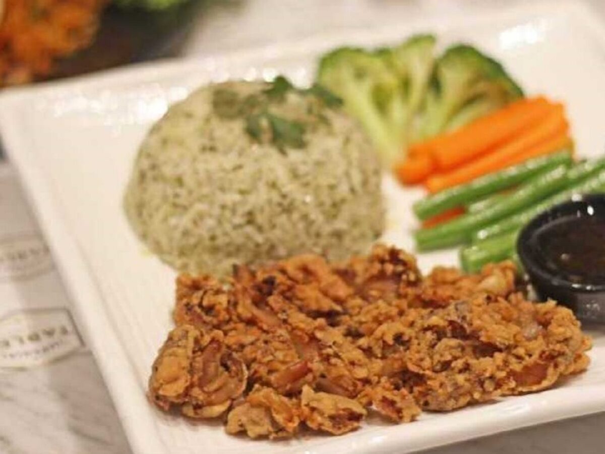 Chicken Fry Steak on Rice di Restoran Imperial Tables