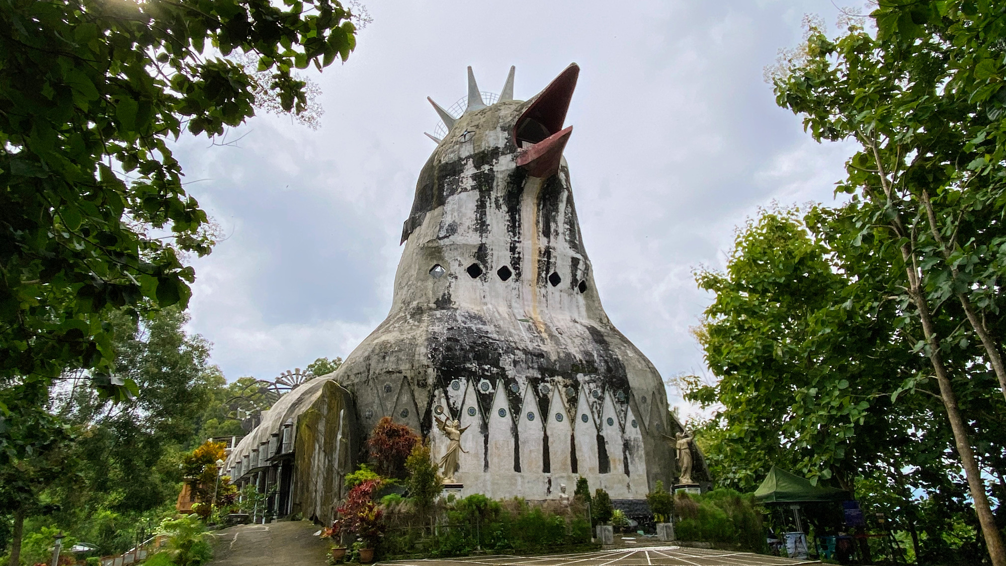 Gereja berbentuk burung merpati