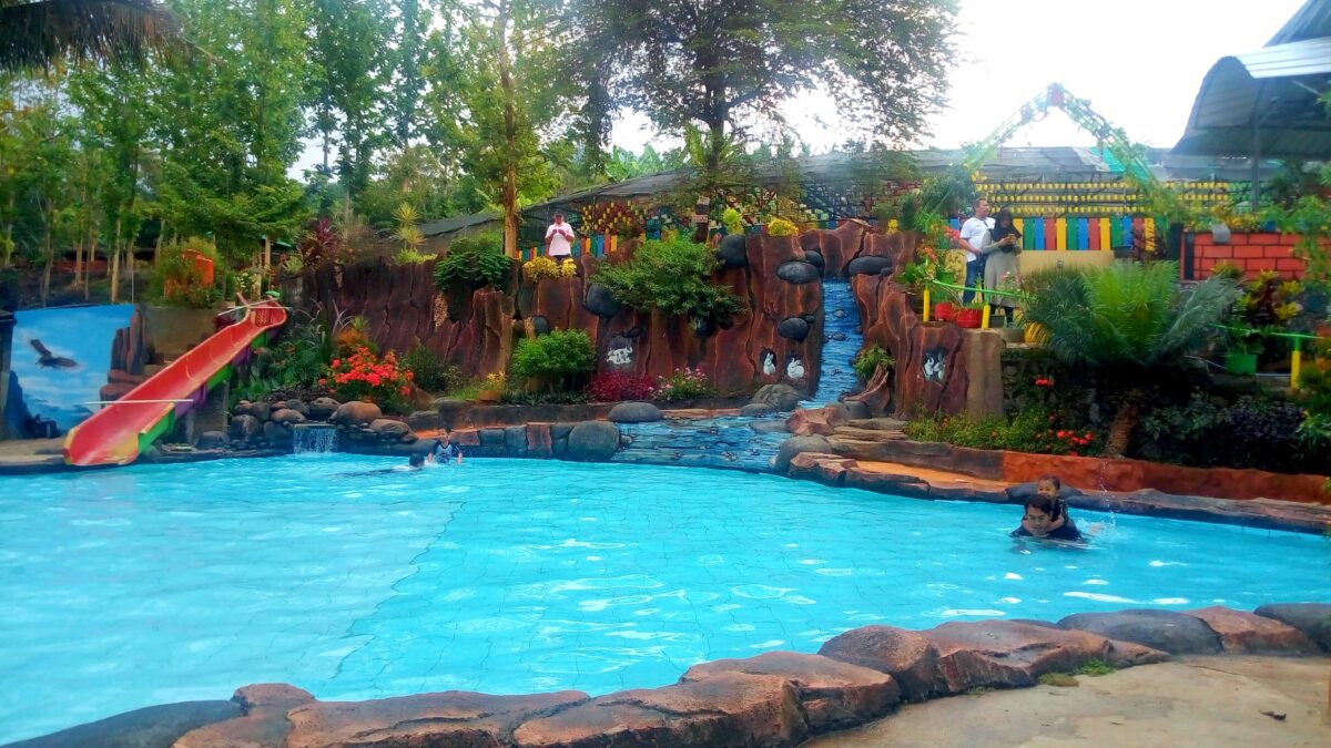 Area Kolam Renang Taman Kelinci