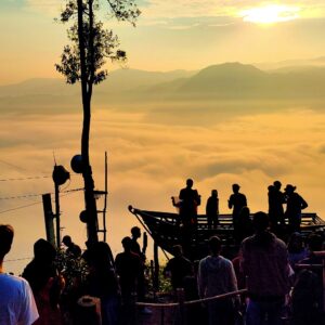 Matahari terbit di Gunung Luhur
