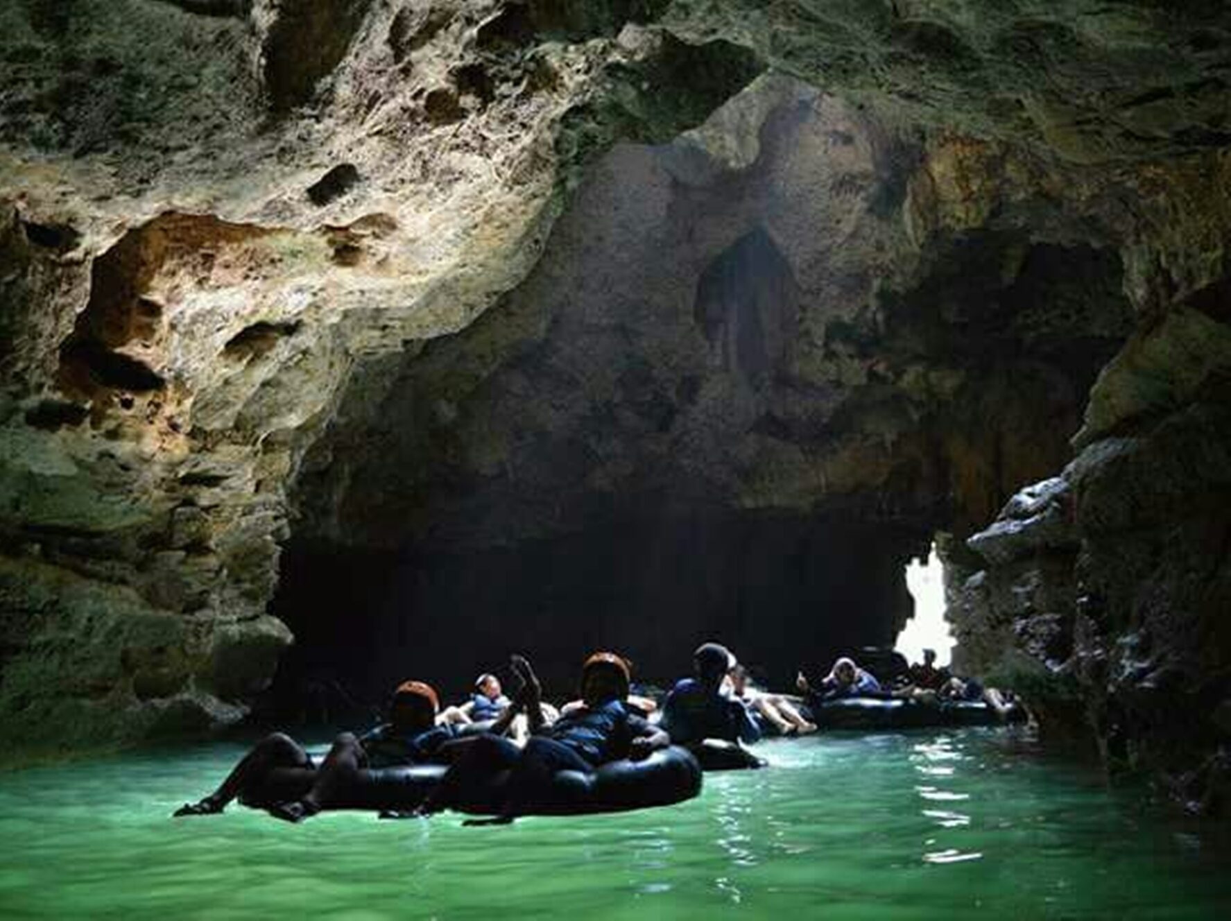 Cave tubing Goa Pindul Tempat wisata di Jogja penuh tantangan