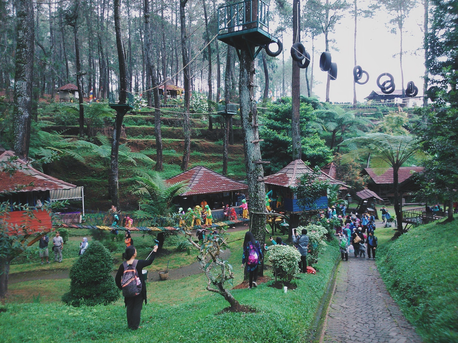 Taman Grafika Cikole tempat wisata di lembang dengan berbagai permainan outbond