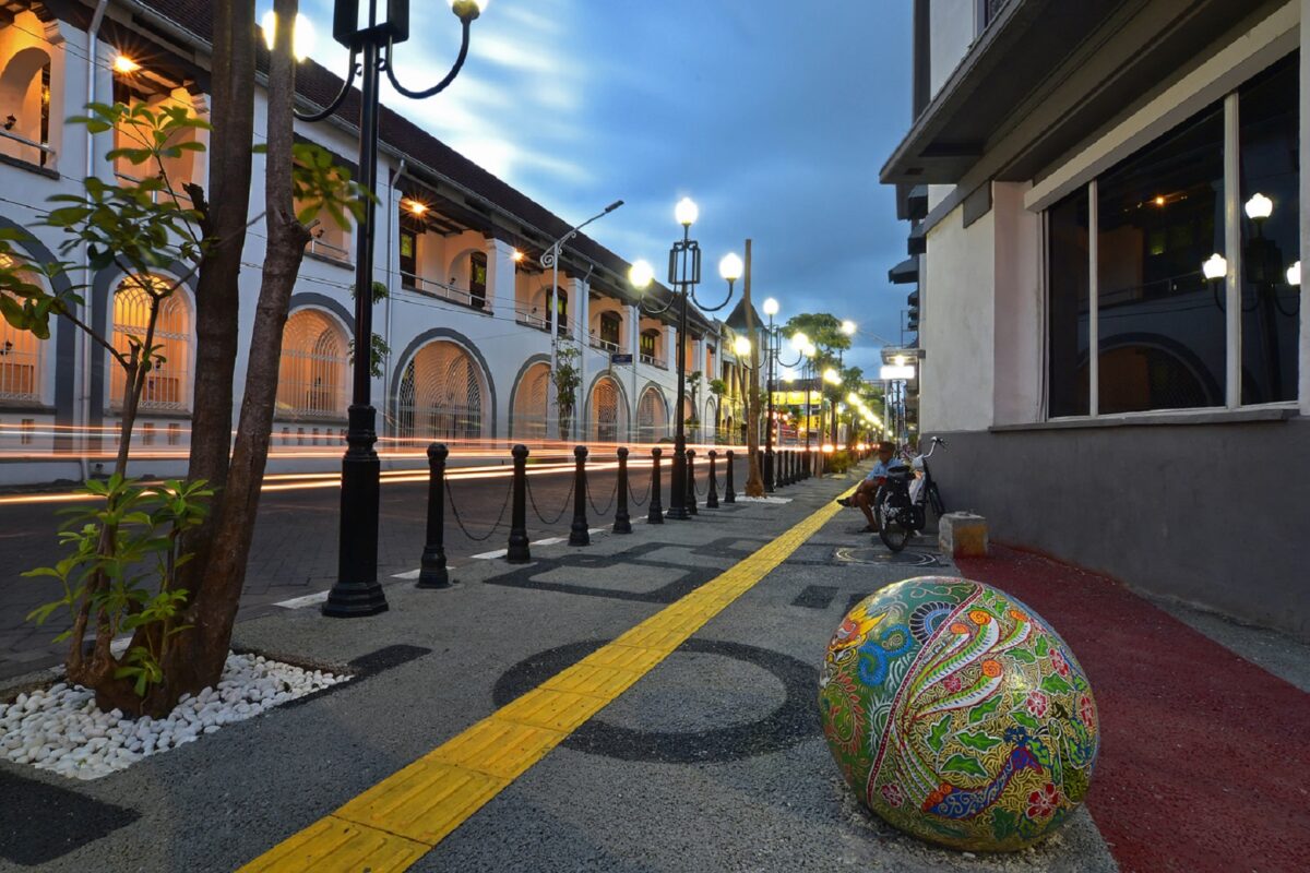 Senja yang Romantis di Kota Lama Semarang.