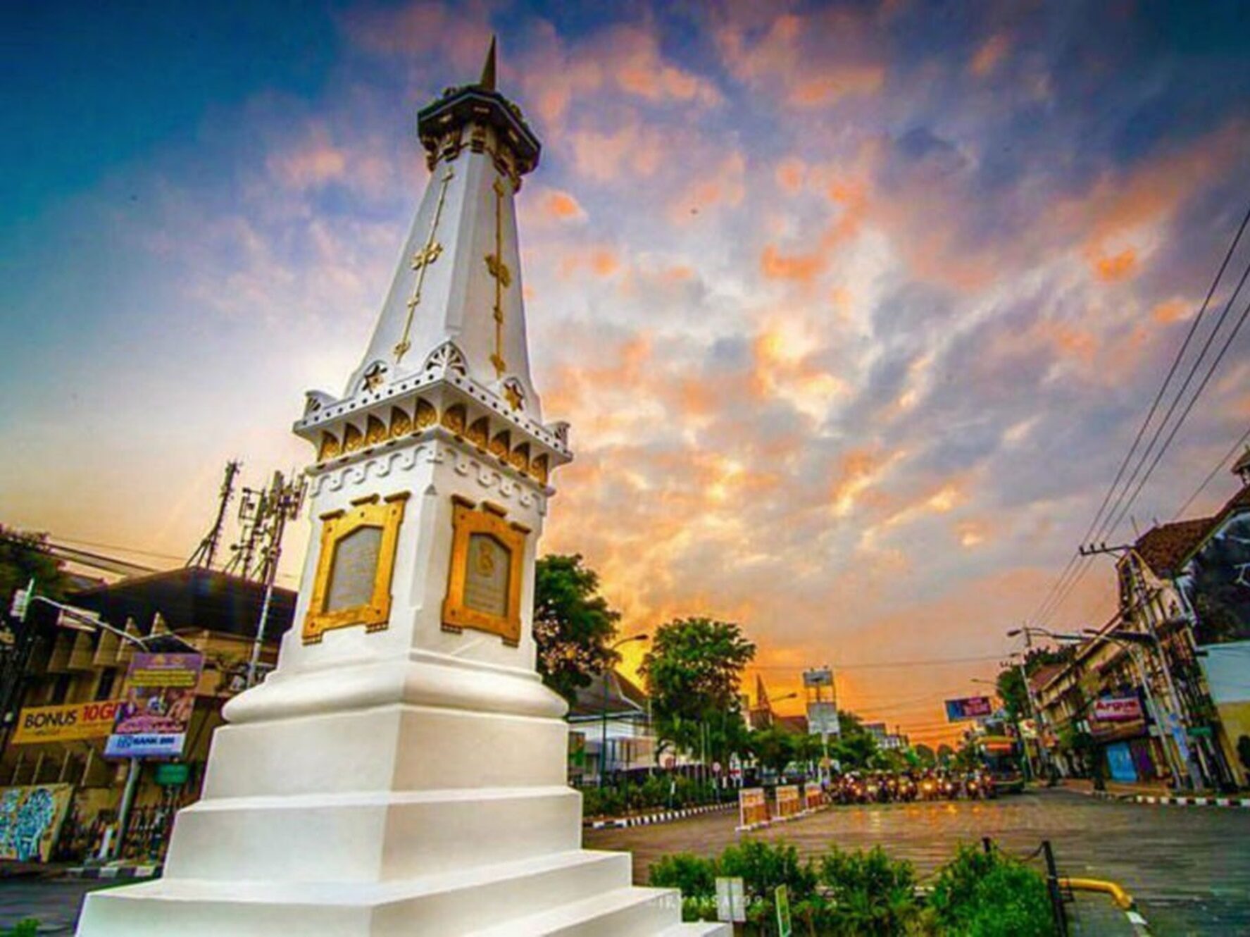 Tugu Pal Putih Tempat wisata di Jogja sebagai ikon kota