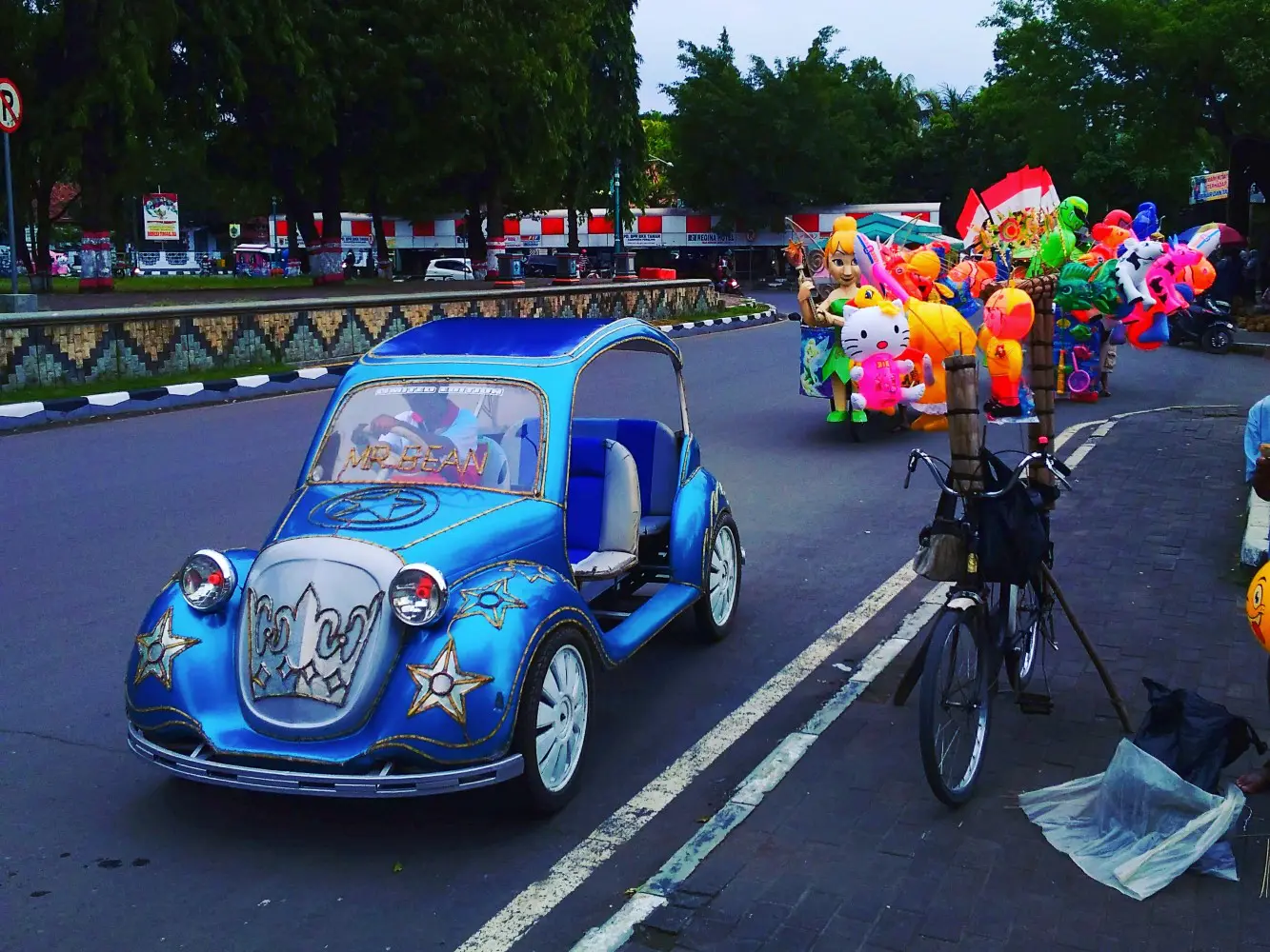 wahana mobil kayuh di alun-alun pemalang