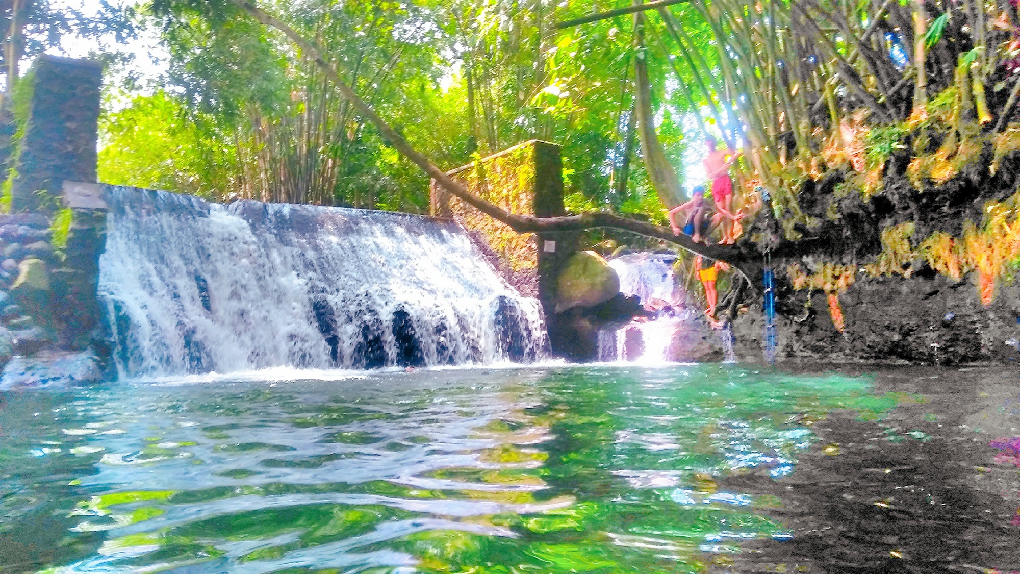 Kesegaran Blue Lagoon Tempat wisata di Jogja dengan kolam alami