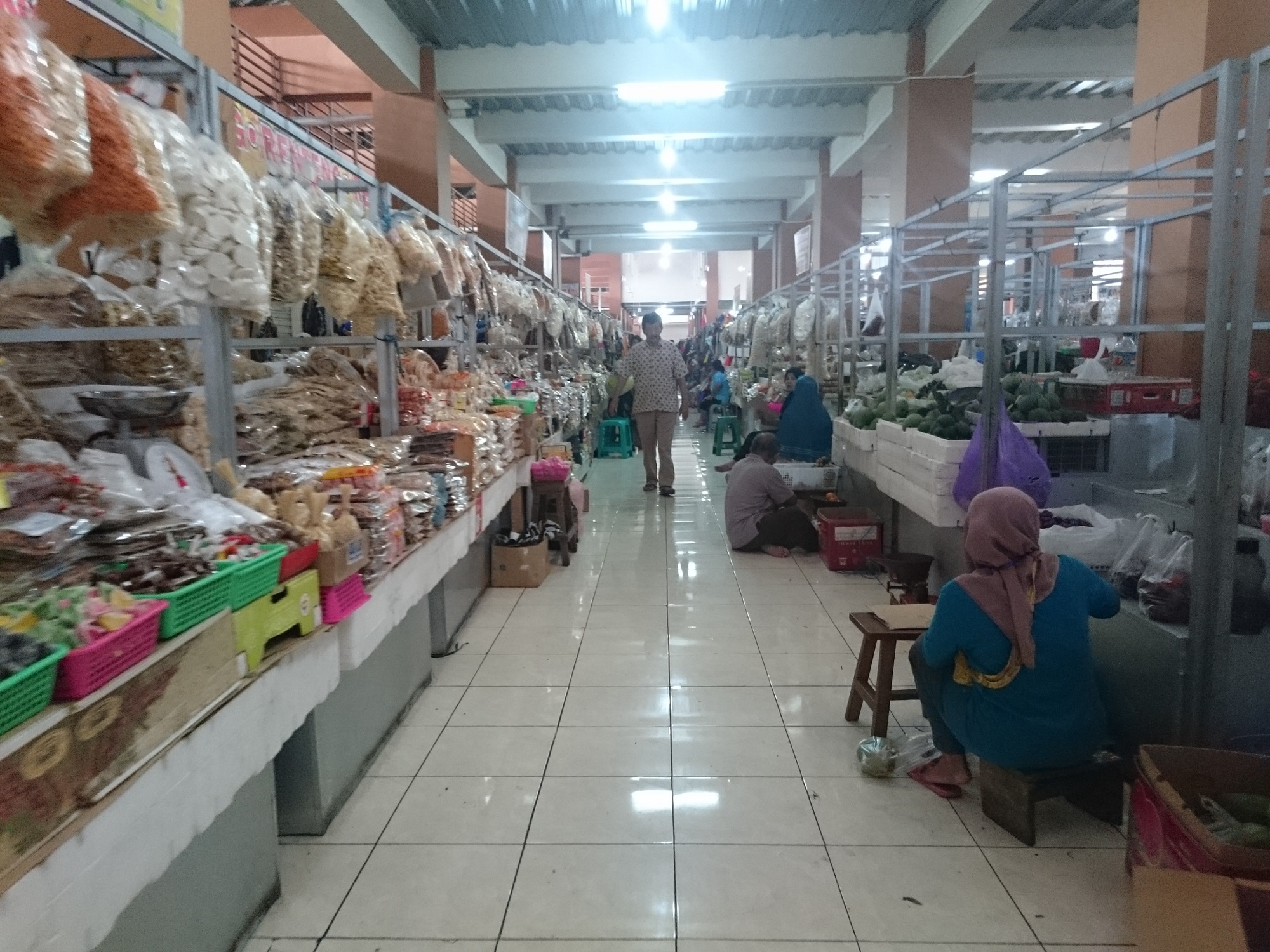 Lorong Pusat Kuliner Pasar Klewer