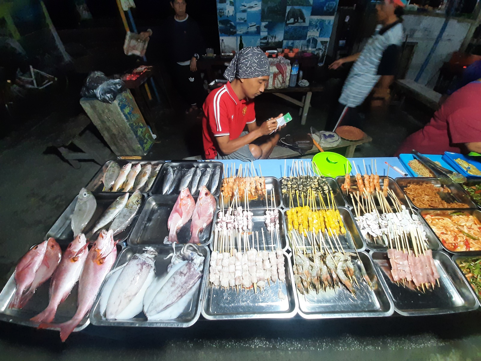 Salah satu penjaja seafood di Night Market 