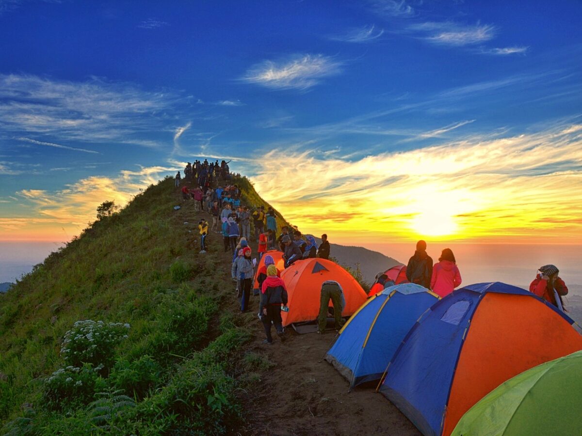Suasana Sunset di Gunung Andong