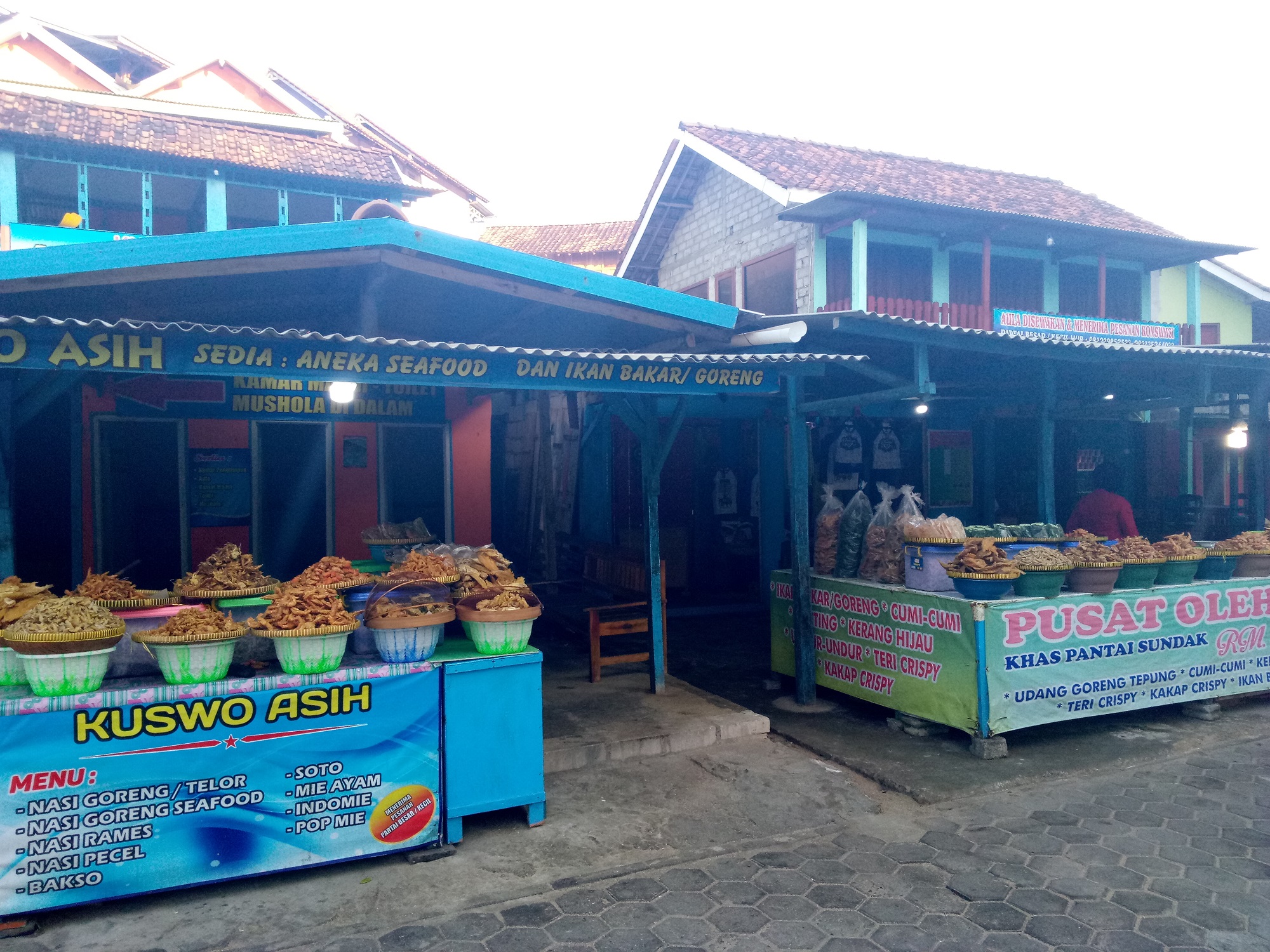 Pusat Kuliner Pantai Sundak