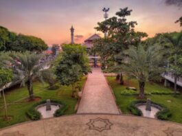 Taman dalam alun-alun