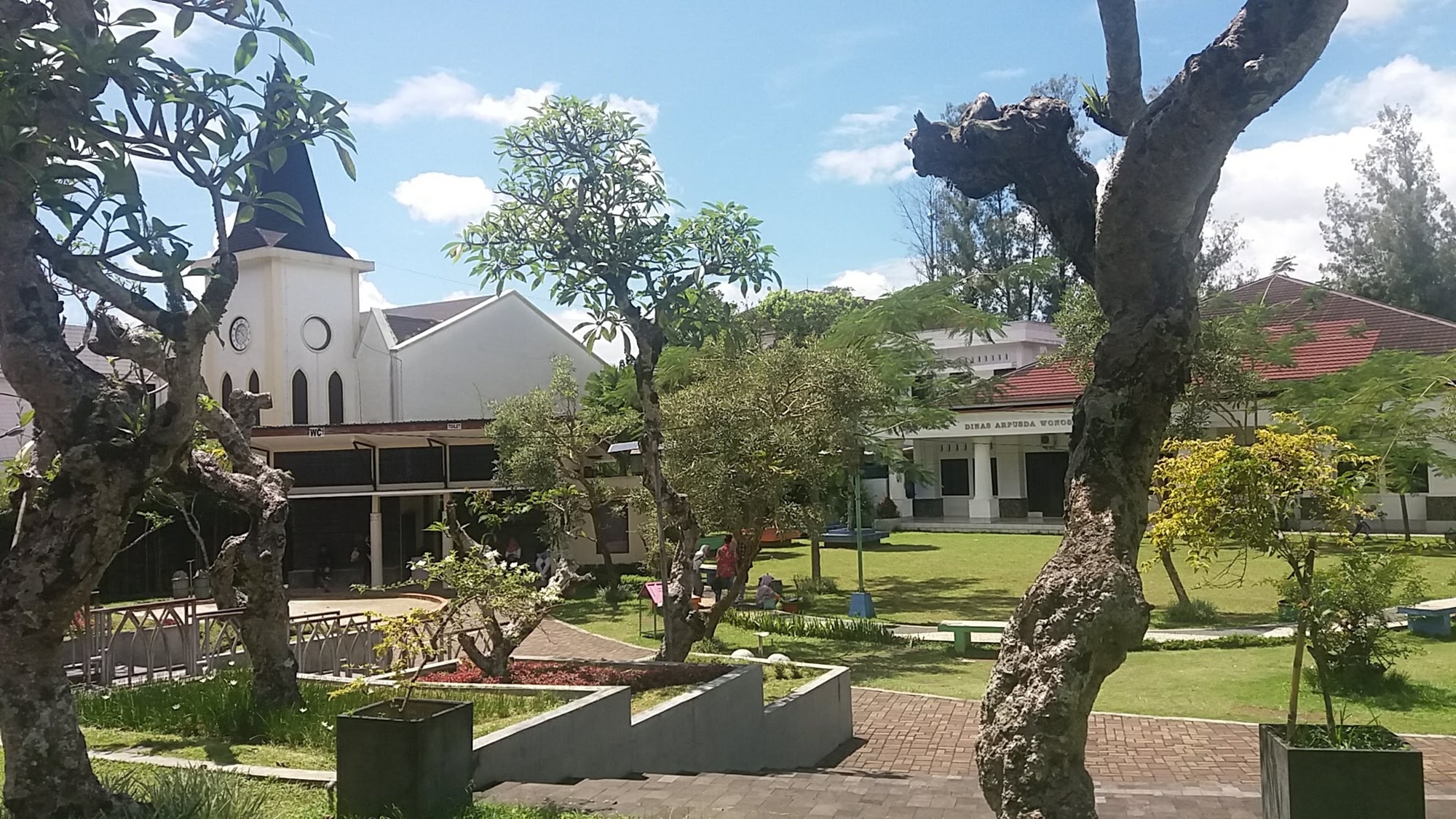 Taman Kartini nan asri