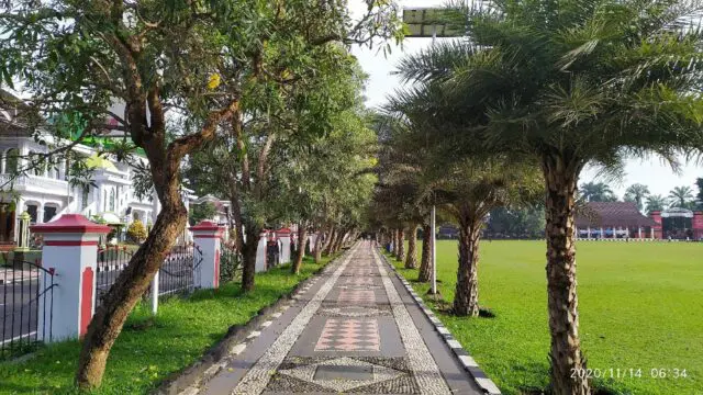 Jalur jogging alun-alun