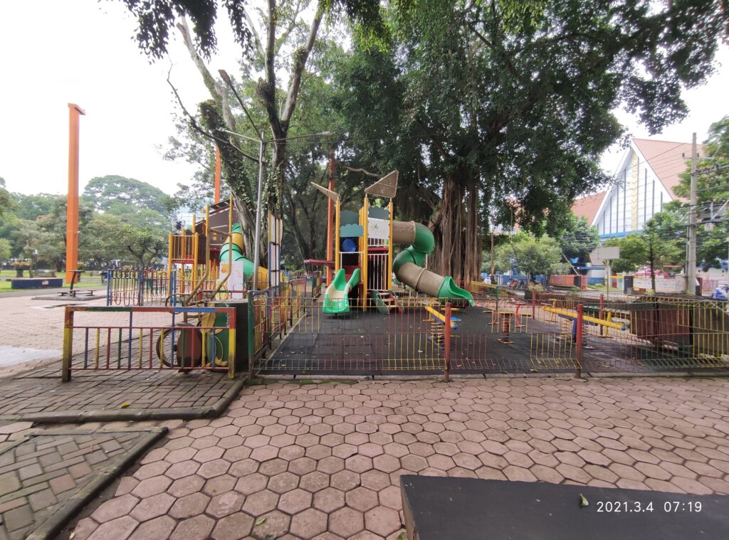 Area Playground untuk Anak di alun-alun malang