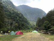 Tenda-tenda di area Kolam Cinta