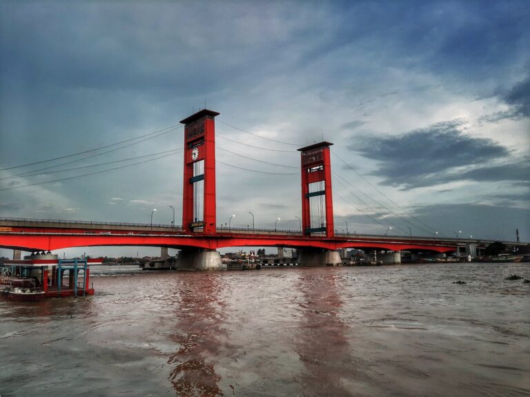 JEMBATAN AMPERA: Ikon Wisata & Kuliner Palembang - November 2024