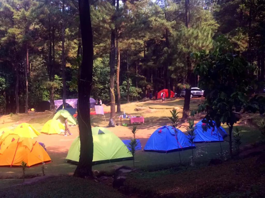 Tenda di area berkemah Gunung Pancar