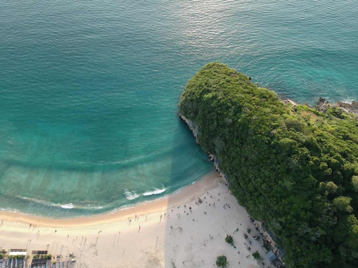 Pantai Lampuuk dan tebingnya