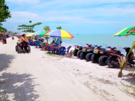 Suasana di tepi pantai kerang mas