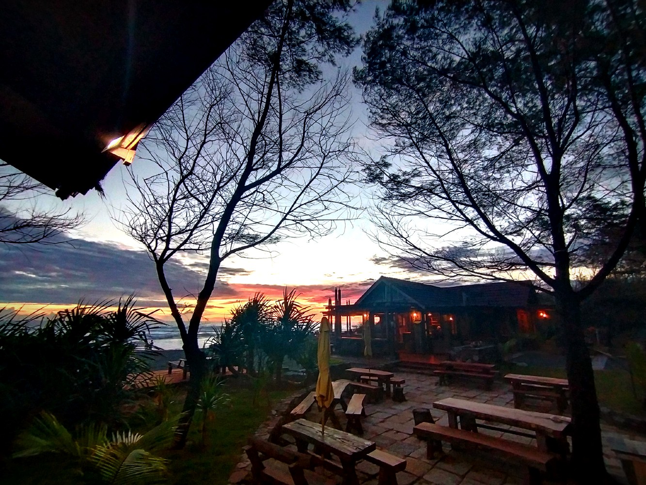 Sunset di Cafe Maha Corner Pulau Kapuk