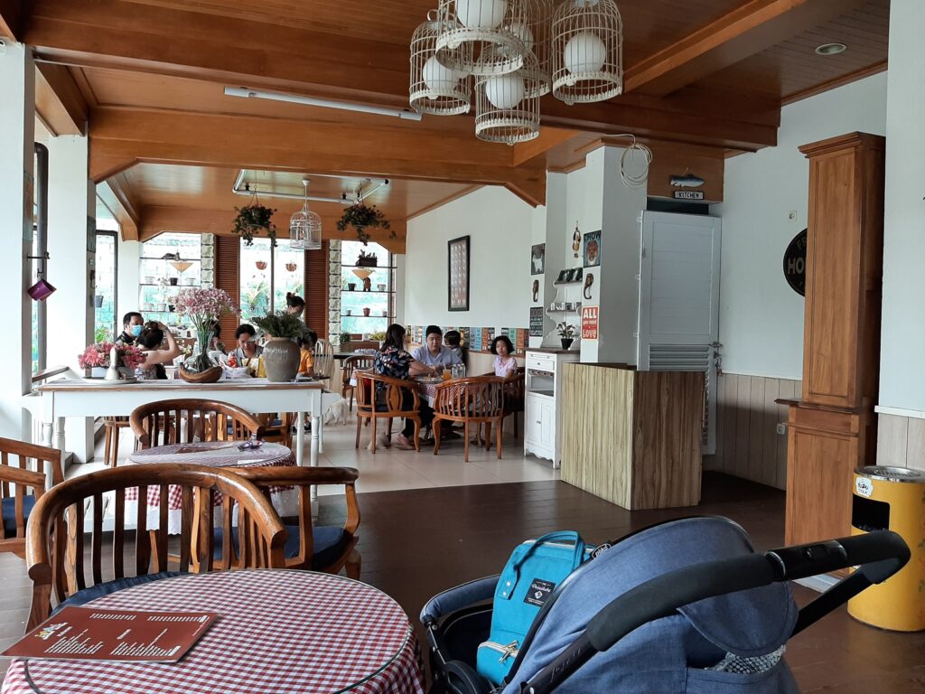 Area kafe yang nyaman