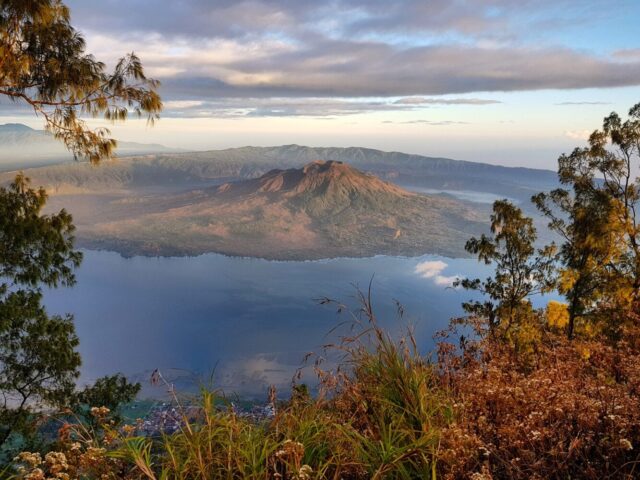 Gunung Batur dan danaunya
