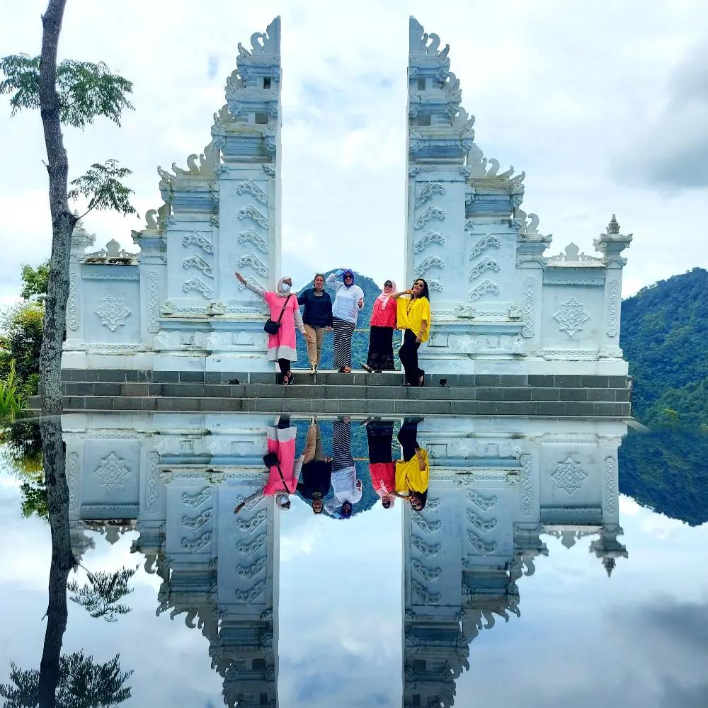 Replika Pura Lempuyang di Mandapa Kirana Sentul
