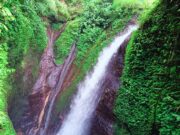 Derasnya aliran air Curug Kiara Bogor